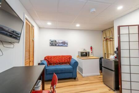Cozy Private Apt Near Downtown Берлінгтон Екстер'єр фото