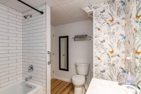 Cozy Private Apt Near Downtown Берлінгтон Екстер'єр фото